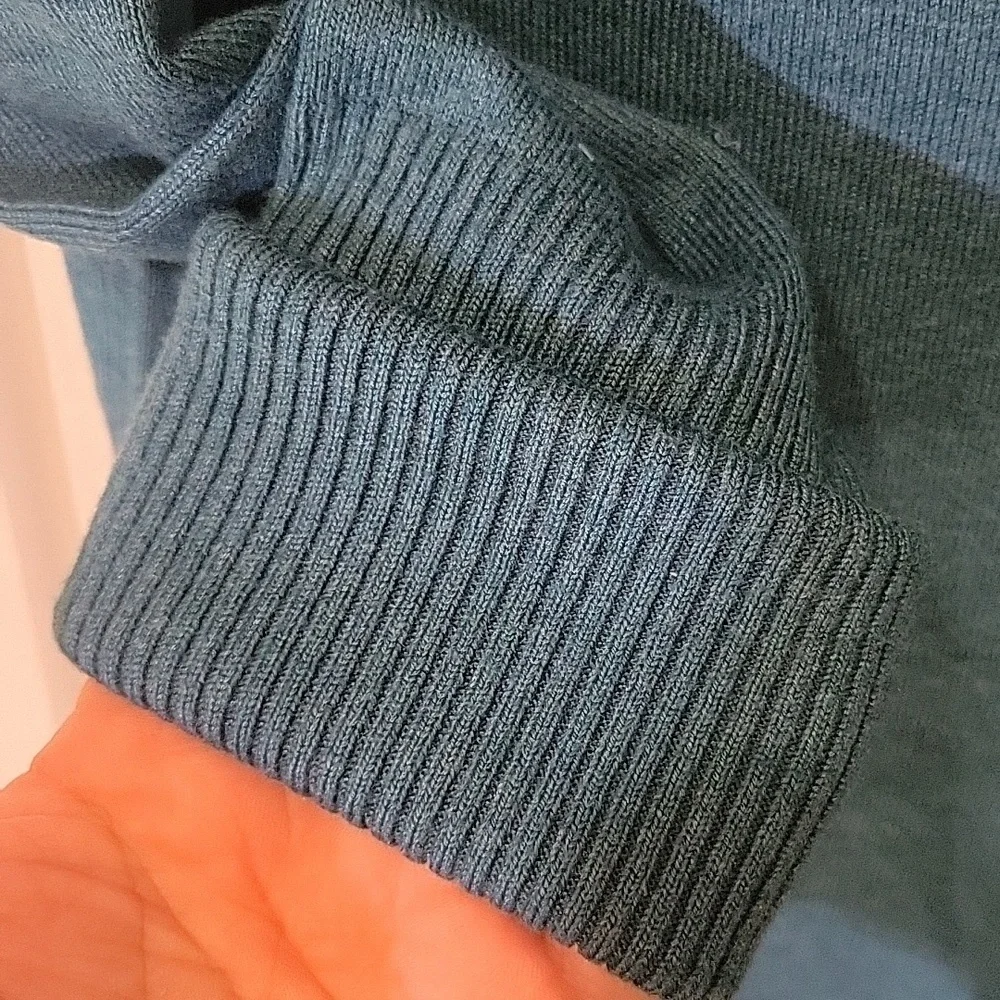 Manguun Women's Sweater